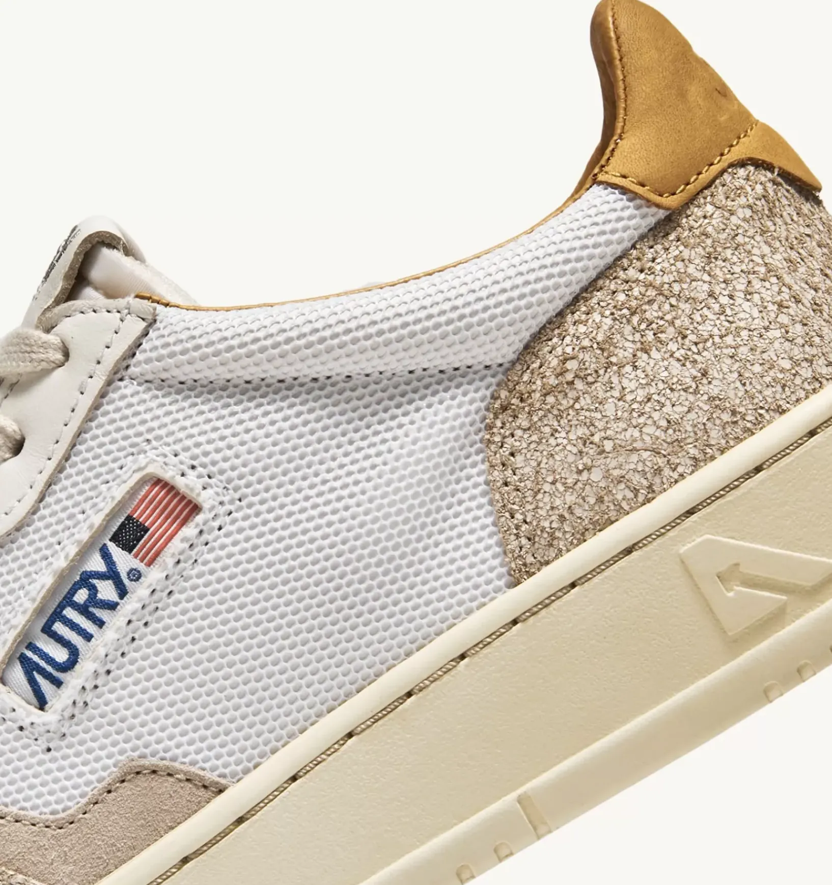 Sneakers Medalist Low In Pelle Morbida Di Capra Effetto Dragon E Crackle Nabuk Color Bianco